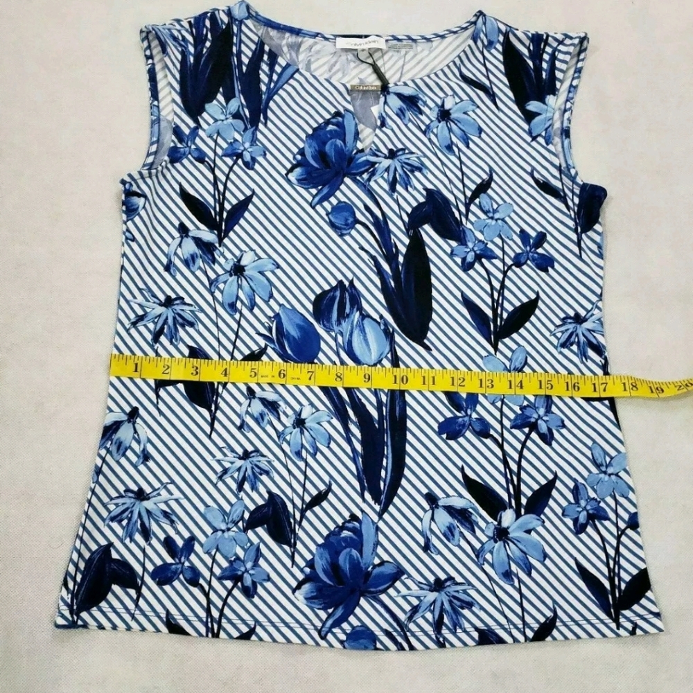NWT Calvin Klein Size Small Printed Top - Picture 5 of 8
